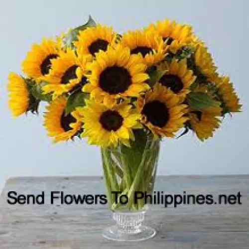 Een prachtige vaas arrangement van zonnebloemen