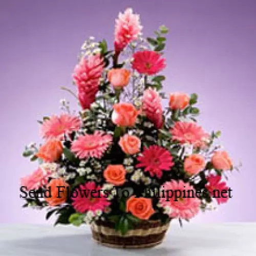 Mand met verschillende bloemen, waaronder gerbera's, rozen en seizoensvullers
